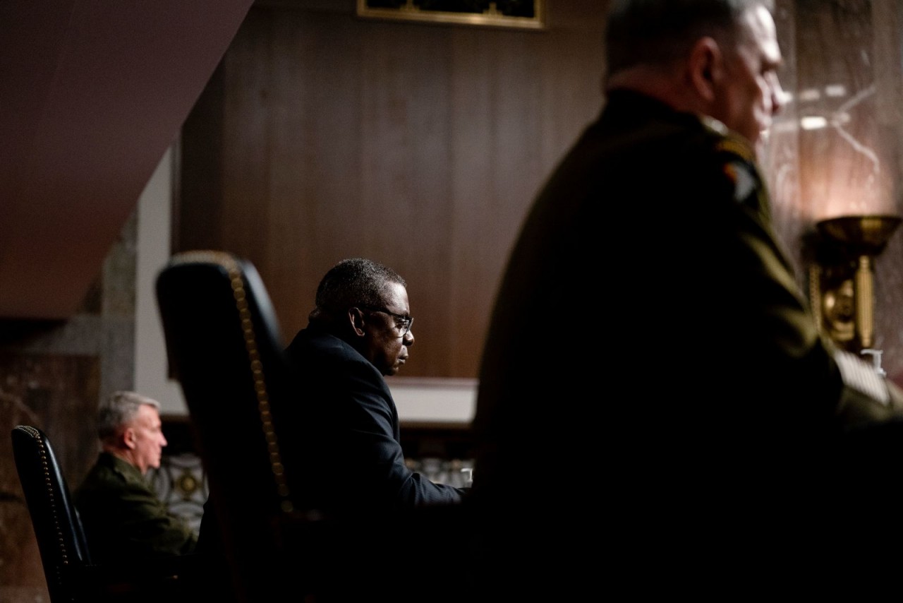 Ảnh ấn tượng tuần (27/9-3/10): Tổng thống Nga Putin bình dị ở Siberia, biên giới Kosovo-Serbia thêm nóng và tướng lĩnh Mỹ điều trần