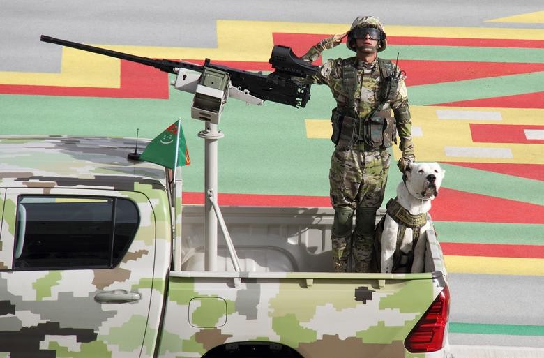 Ảnh ấn tượng tuần (27/9-3/10): Tổng thống Nga Putin bình dị ở Siberia, biên giới Kosovo-Serbia thêm nóng và tướng lĩnh Mỹ điều trần