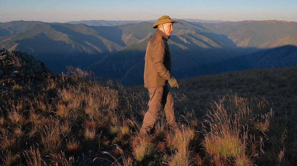 Ảnh ấn tượng tuần (27/9-3/10): Tổng thống Nga Putin bình dị ở Siberia, biên giới Kosovo-Serbia thêm nóng và tướng lĩnh Mỹ điều trần