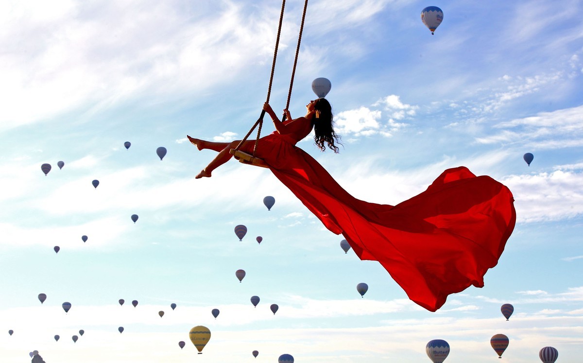 Ảnh ấn tượng tuần 11-17/10: Quan hệ Nga với Ukraine và EU thêm căng vì khủng hoảng năng lượng, Triều Tiên khoe vũ khí, đánh bom đẫm máu ở Afghanistan