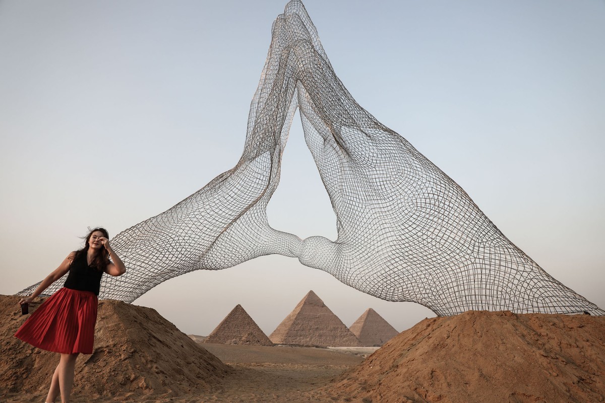 Ảnh ấn tượng tuần 25-31/10: Tổng thống Nga quyết định cấp khí đốt cho EU, Thượng đỉnh G20, Covid-19 và triển lãm tang lễ quốc tế