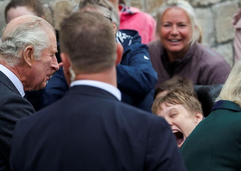 Ảnh ấn tượng tuần (3-9/10): Vũ khí Nga bị phá hủy ở Ukraine, cháy cầu dữ dội tại Crimea, châu Âu thành lập EPC, Moscow phản ứng ‘gắt’