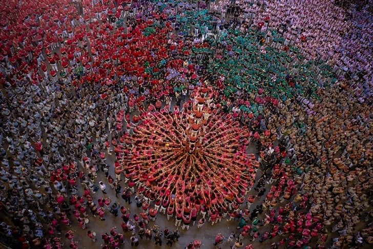 Ảnh ấn tượng tuần (3-9/10): Vũ khí Nga bị phá hủy ở Ukraine, cháy cầu dữ dội tại Crimea, châu Âu thành lập EPC, Moscow phản ứng ‘gắt’