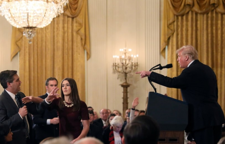 CNN kiện Tổng thống Trump vì cấm phóng viên vào Nhà Trắng