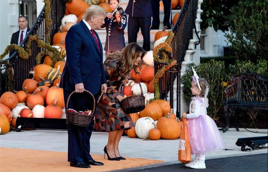 Ảnh ấn tượng trong tuần (29/10-4/11): Video đột kích thủ lĩnh IS, tù nhân ở Syria và Halloween tại Nhà Trắng