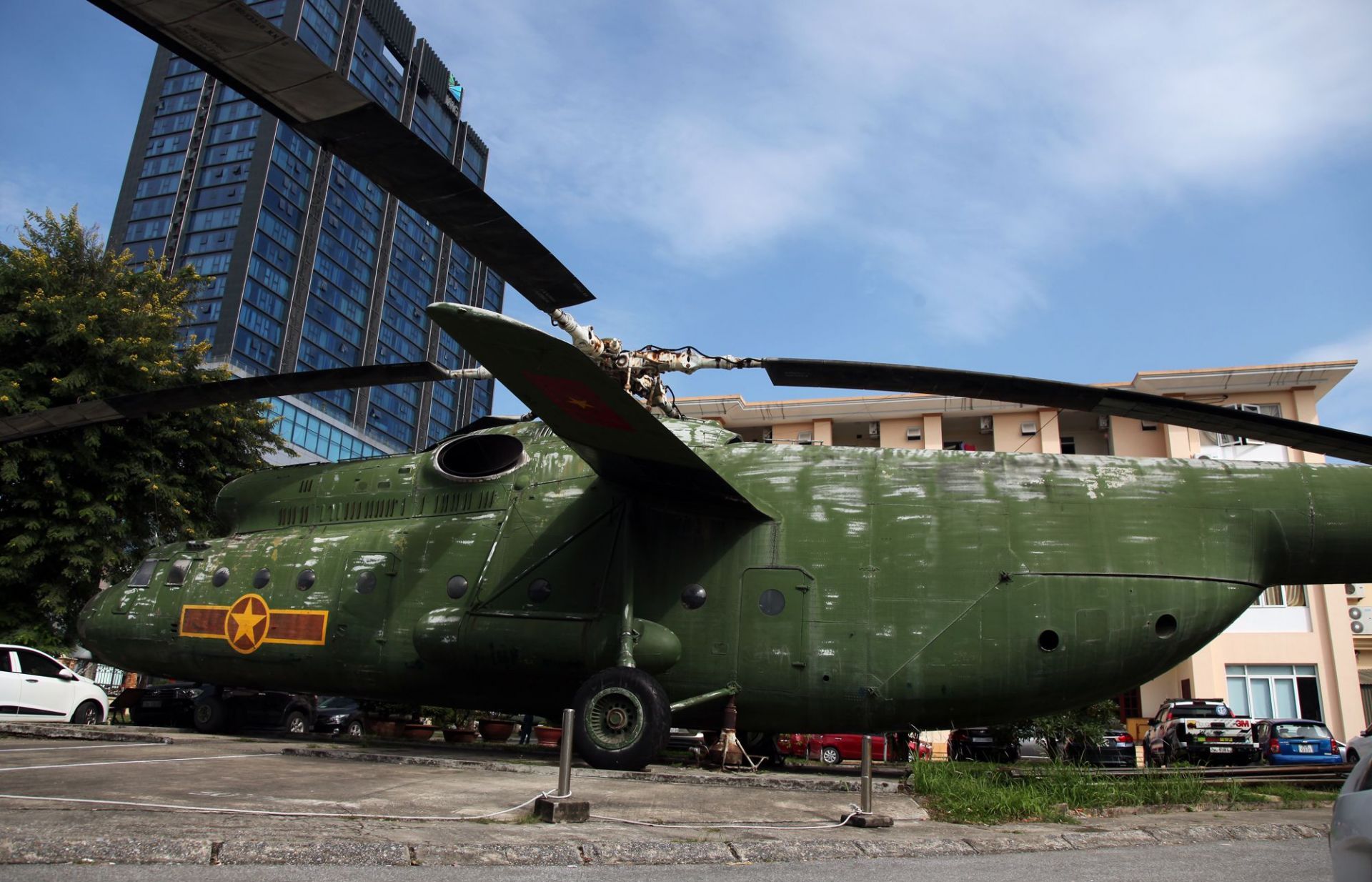 Cận cảnh Trực thăng khổng lồ huyền thoại của Không quân Việt Nam