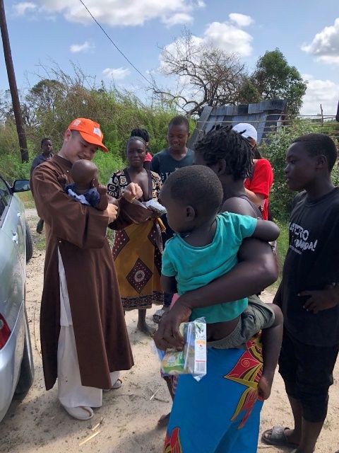 giao hoi phat giao viet nam trao tang 100 tan gao ho tro nguoi dan mozambique