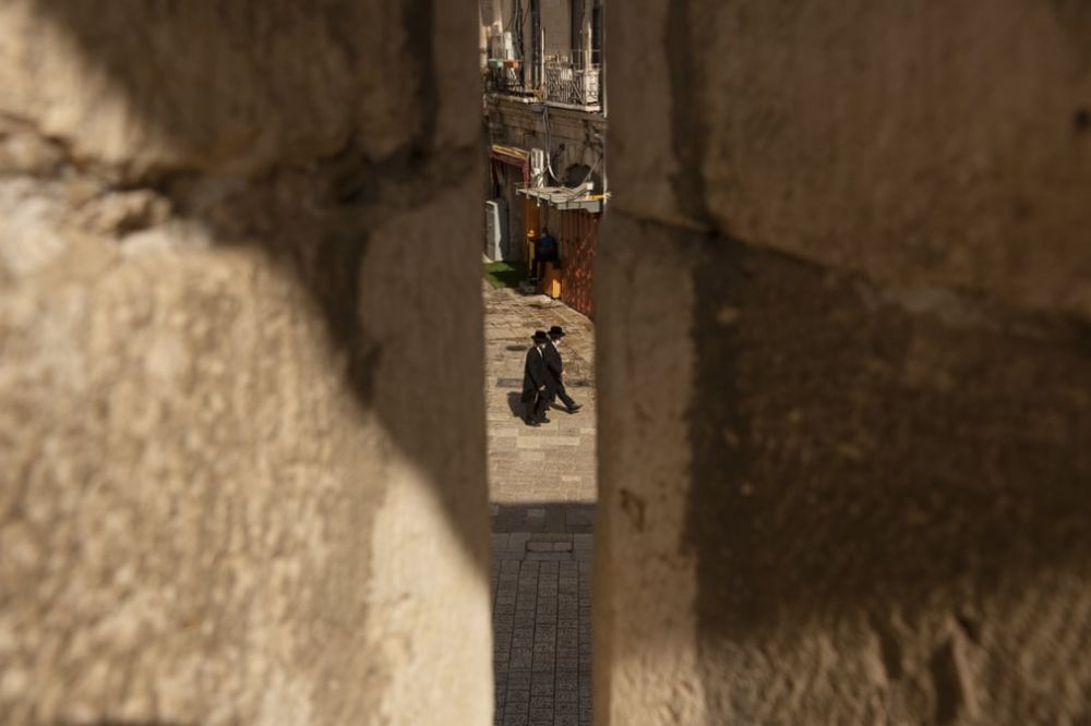 Ảnh ấn tượng tuần (26/10-1/11): Bầu cử Mỹ 2020 trước giờ G, đám cưới giữa xung đột Armenia-Azerbaijan và đấu súng ở Kashmir