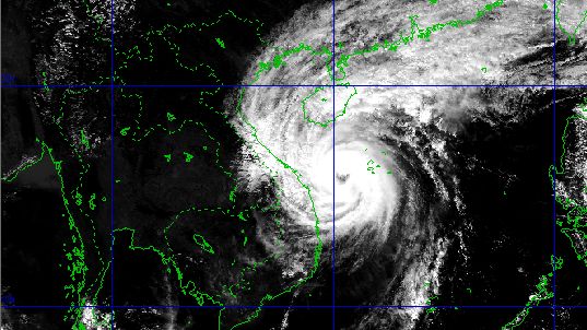 Dự báo thời tiết: Tin bão khẩn cấp cơn bão số 13; cảnh báo gió lớn trên Biển Đông; không khí lạnh ở Bắc Bộ