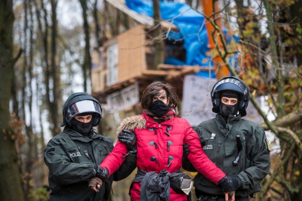 Ảnh ấn tượng tuần (9-15/11): Xúc cảm kết quả bầu cử Mỹ 2020, ‘cơn thịnh nộ’ của bão Vamco và Armenia hậu thỏa thuận ngừng bắn Ảnh ấn tượng tuần (9 15/11): Xúc cảm kết quả bầu cử Mỹ 2020, ‘cơn thịnh nộ’ của bão Vamco và Armenia hậu thỏa thuận ngừng bắn