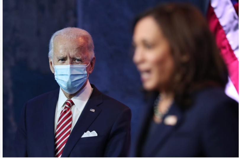 Ảnh ấn tượng tuần (16-22/11): ‘Toát mồ hôi’ vì bầu cử Mỹ 2020, Covid-19 chết chóc, nỗi đau ở Nagorno-Karabakh và tên lửa ở Syria