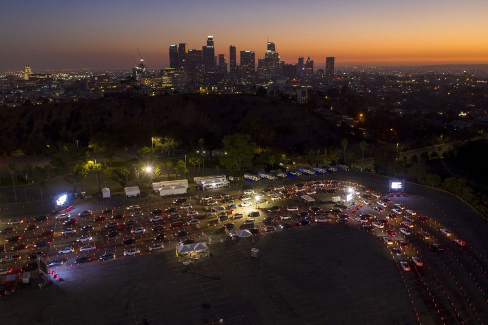 Ảnh ấn tượng tuần (16-22/11): ‘Toát mồ hôi’ vì bầu cử Mỹ 2020, Covid-19 chết chóc, nỗi đau ở Nagorno-Karabakh và tên lửa ở Syria