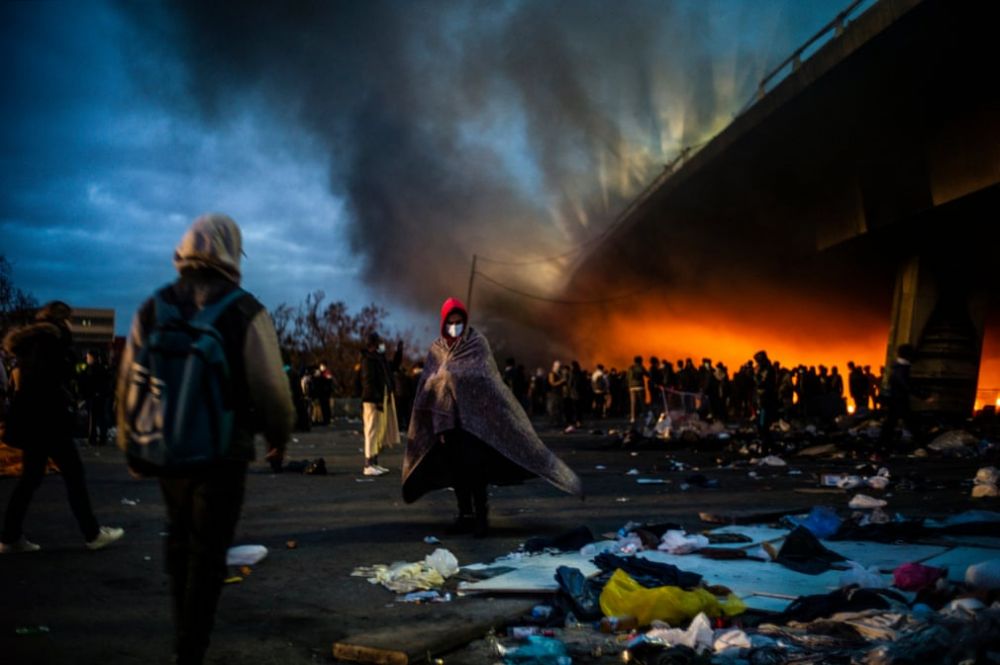 Ảnh ấn tượng tuần (16-22/11): ‘Toát mồ hôi’ vì bầu cử Mỹ 2020, Covid-19 chết chóc, nỗi đau ở Nagorno-Karabakh và tên lửa ở Syria