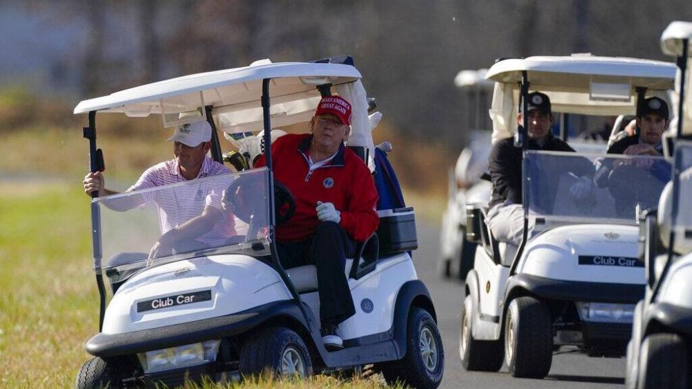 Ảnh ấn tượng tuần (23-29/11): Ông Trump thảnh thơi chơi golf, ông Biden bận rộn và đằng sau vụ ám sát nhà khoa học hạt nhân Iran