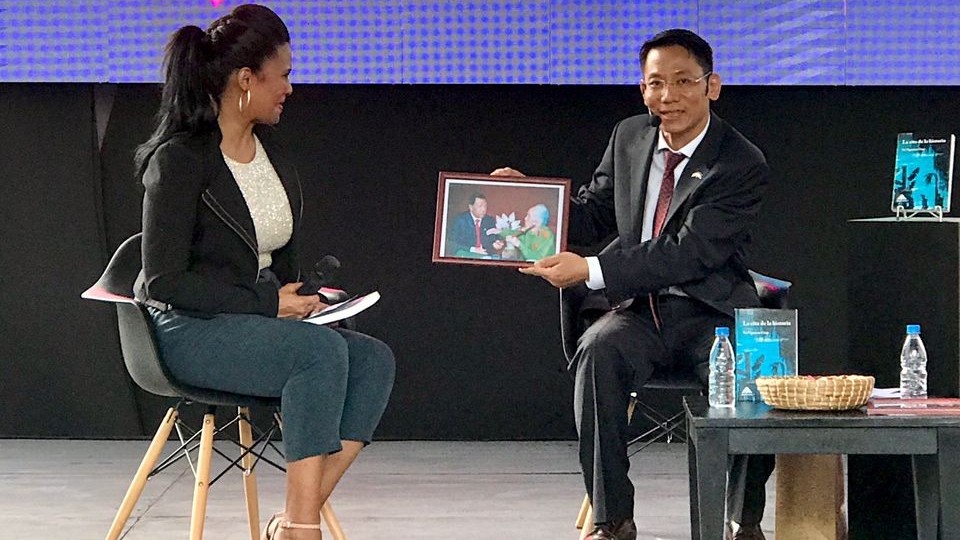 Giới thiệu sách Điện Biên Phủ - Điểm hẹn lịch sử của Đại tướng Võ Nguyên Giáp tại Venezuela