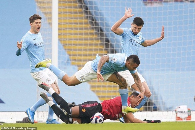 Lịch trực tiếp bóng đá châu Âu cuối tuần này: Trận cầu đinh derby thành Manchester. Ở cuộc so tài gần đây nhất tại Premier League, Man Utd đã đánh bại Man City 2-0 ngày 7/3/2021.