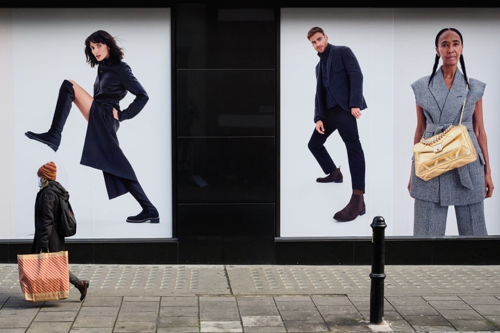 Ảnh ấn tượng tuần 22-28/11: Tổng thống Mỹ ‘vi hành’, nỗi đau ở biên giới Belarus-Ba Lan, ông Lukashenko thị sát thực địa và Covid-19 nóng tại Czech