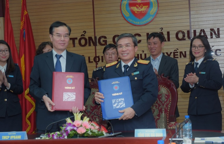 Tổng cục Hải quan tiếp tục ký hợp tác thu thuế điện tử 24/7