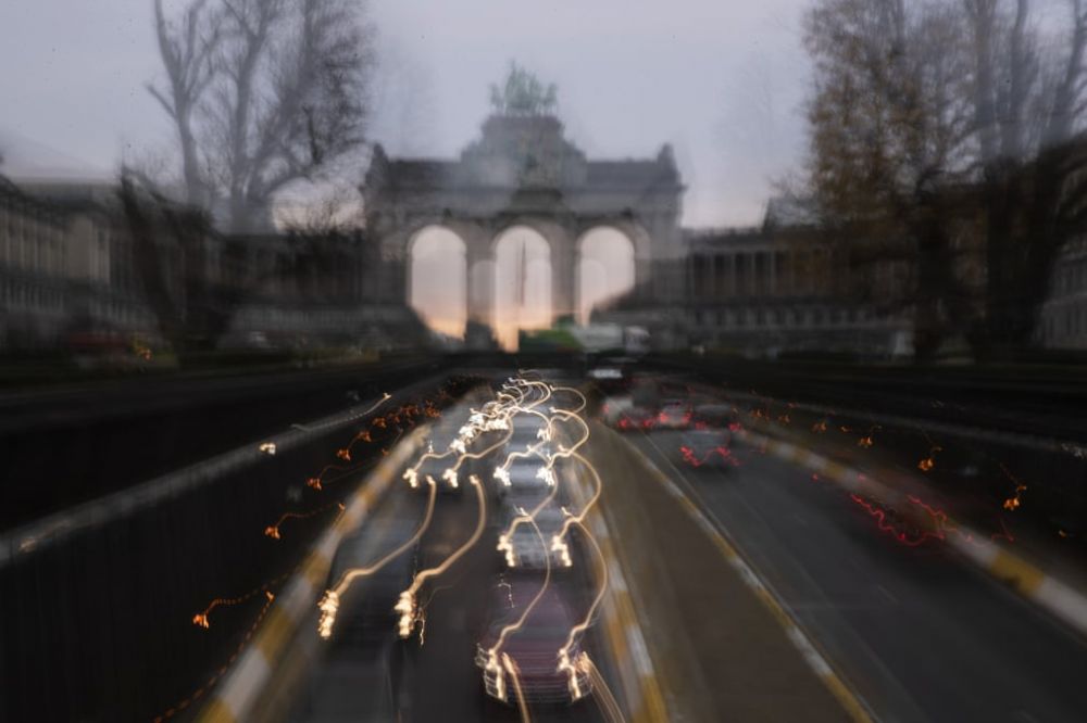 Ảnh ấn tượng tuần (7-13/12): Tổng thống Venezuela trêu chọc phóng viên, ông Joe Biden tuyên chiến với Covid-19 và cuộc sống ở Vũ Hán