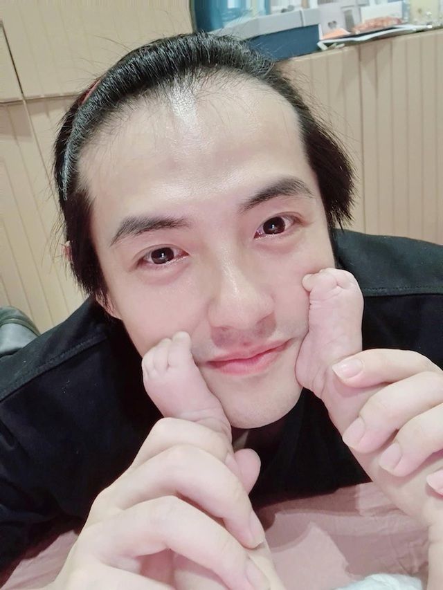 Người mới, người cũ của Hồ Ngọc Hà thi nhau khoe ảnh con yêu; nửa đùa nửa thật về quan hệ Noo Phước Thịnh-Mai Phương Thúy Người mới, người cũ của Hồ Ngọc Hà thi nhau khoe ảnh con yêu; nửa đùa nửa thật về quan hệ Noo Phước Thịnh-Mai Phương Thúy