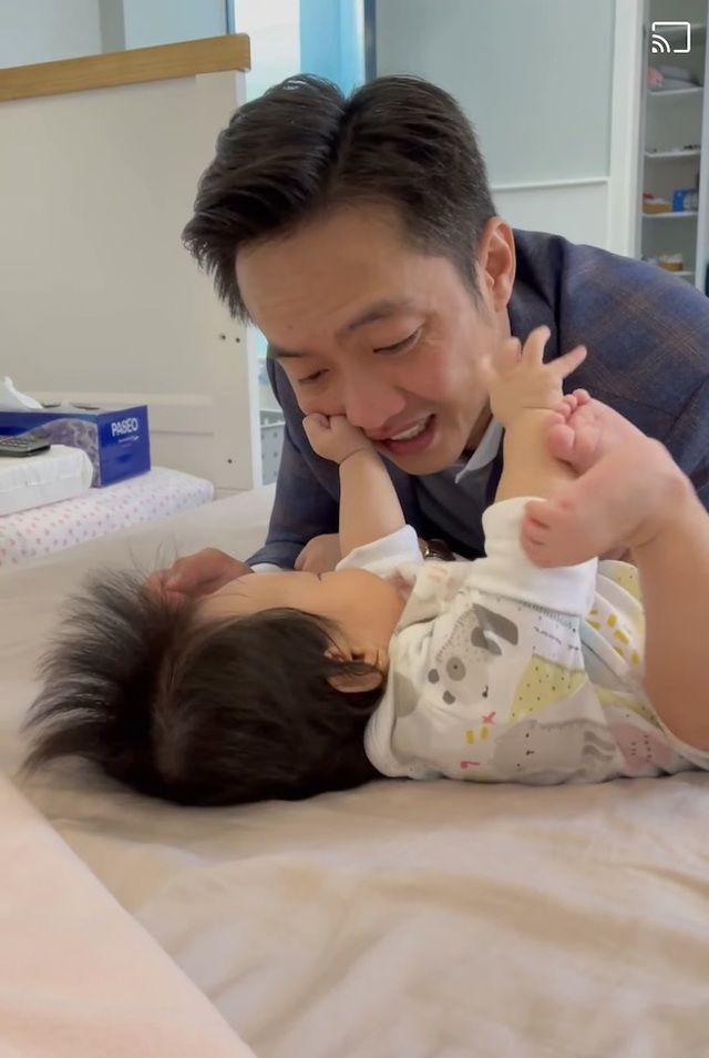 Người mới, người cũ của Hồ Ngọc Hà thi nhau khoe ảnh con yêu; nửa đùa nửa thật về quan hệ Noo Phước Thịnh-Mai Phương Thúy Người mới, người cũ của Hồ Ngọc Hà thi nhau khoe ảnh con yêu; nửa đùa nửa thật về quan hệ Noo Phước Thịnh-Mai Phương Thúy