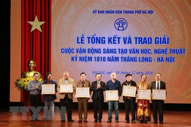 55 tác phẩm đoạt giải sáng tạo văn học, nghệ thuật kỷ niệm 1010 năm Thăng Long-Hà Nội 55 tác phẩm đoạt giải sáng tạo văn học, nghệ thuật kỷ niệm 1010 năm Thăng Long-Hà Nội