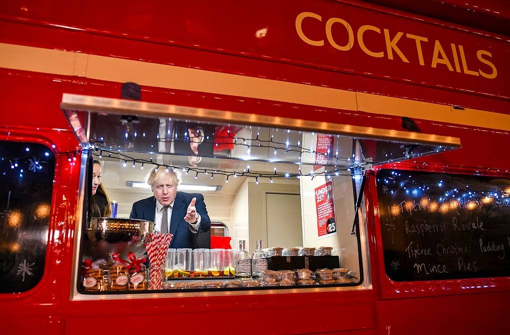 Ảnh ấn tượng tuần 29/11-5/12: Moscow cảnh báo sẽ đáp trả vì Ukraine, tàu ngầm Nga ở Vladivostok và biên giới Belarus-Ba Lan vẫn căng