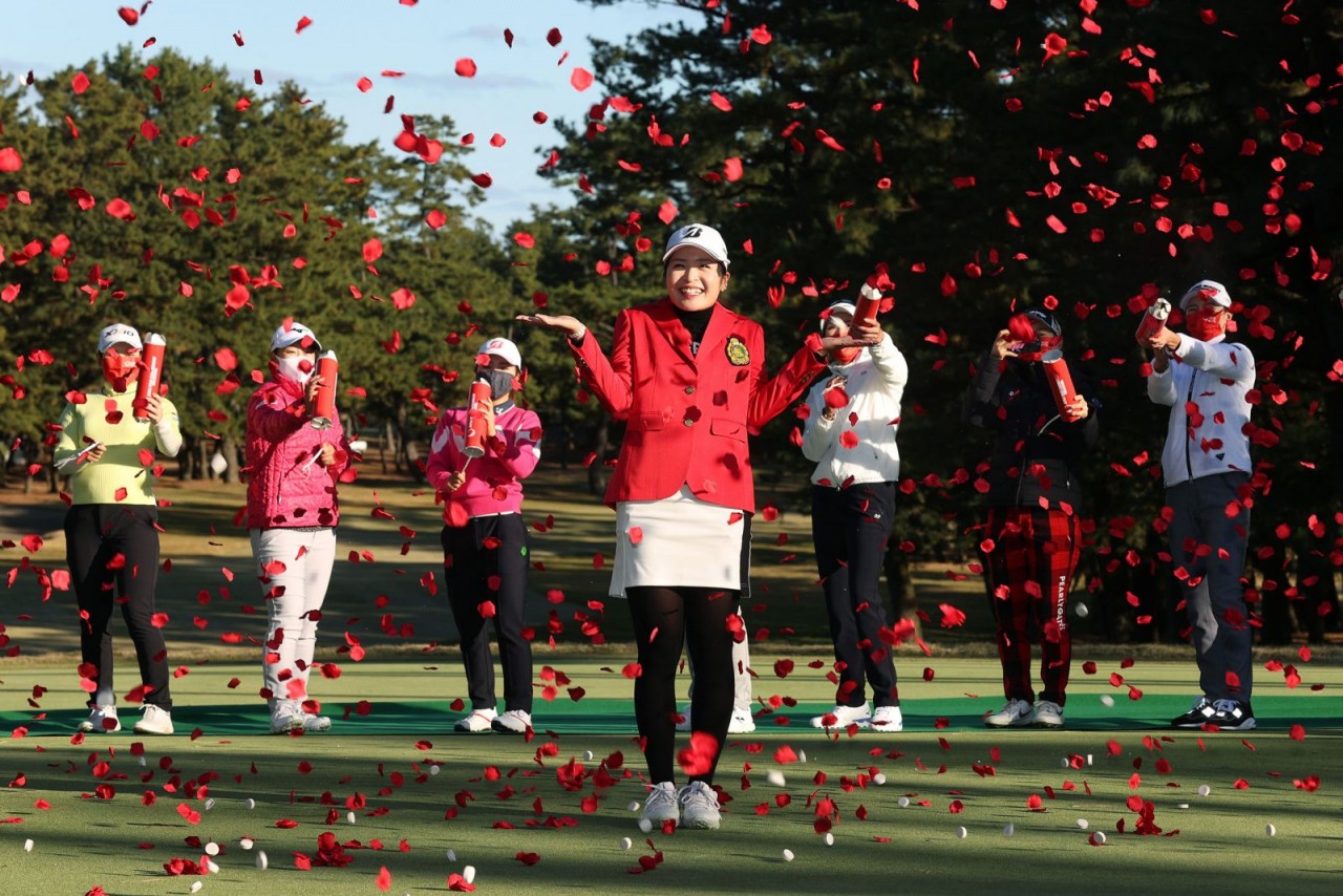 Ảnh ấn tượng tuần 29/11-5/12: Moscow cảnh báo sẽ đáp trả vì Ukraine, tàu ngầm Nga ở Vladivostok và biên giới Belarus-Ba Lan vẫn căng