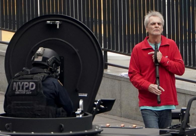 Ảnh ấn tượng tuần 29/11-5/12: Moscow cảnh báo sẽ đáp trả vì Ukraine, tàu ngầm Nga ở Vladivostok và biên giới Belarus-Ba Lan vẫn căng