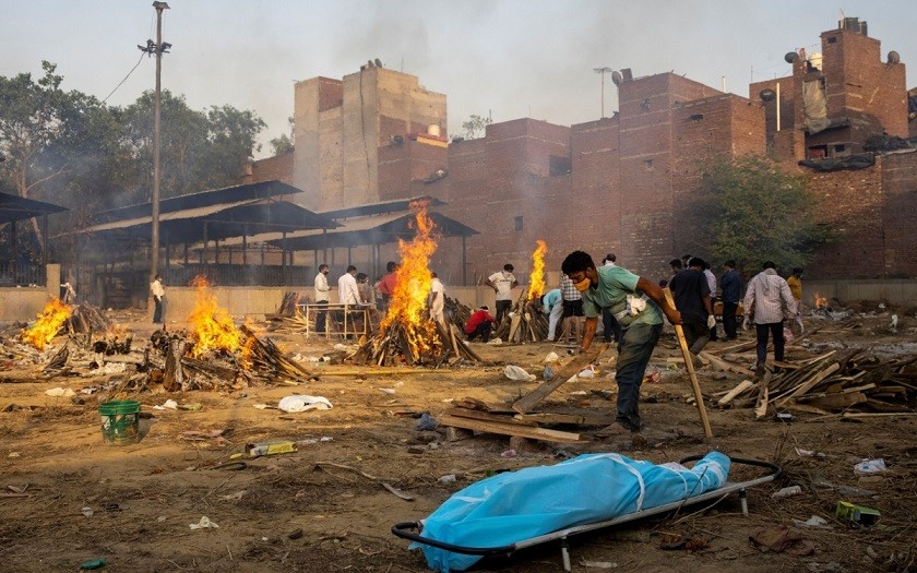 Những hình ảnh ấn tượng nhất năm 2021: Cạnh tranh nước lớn, ‘giặc’ Covid-19, thiên tai nổi giận và sự kiên cường của nhân loại