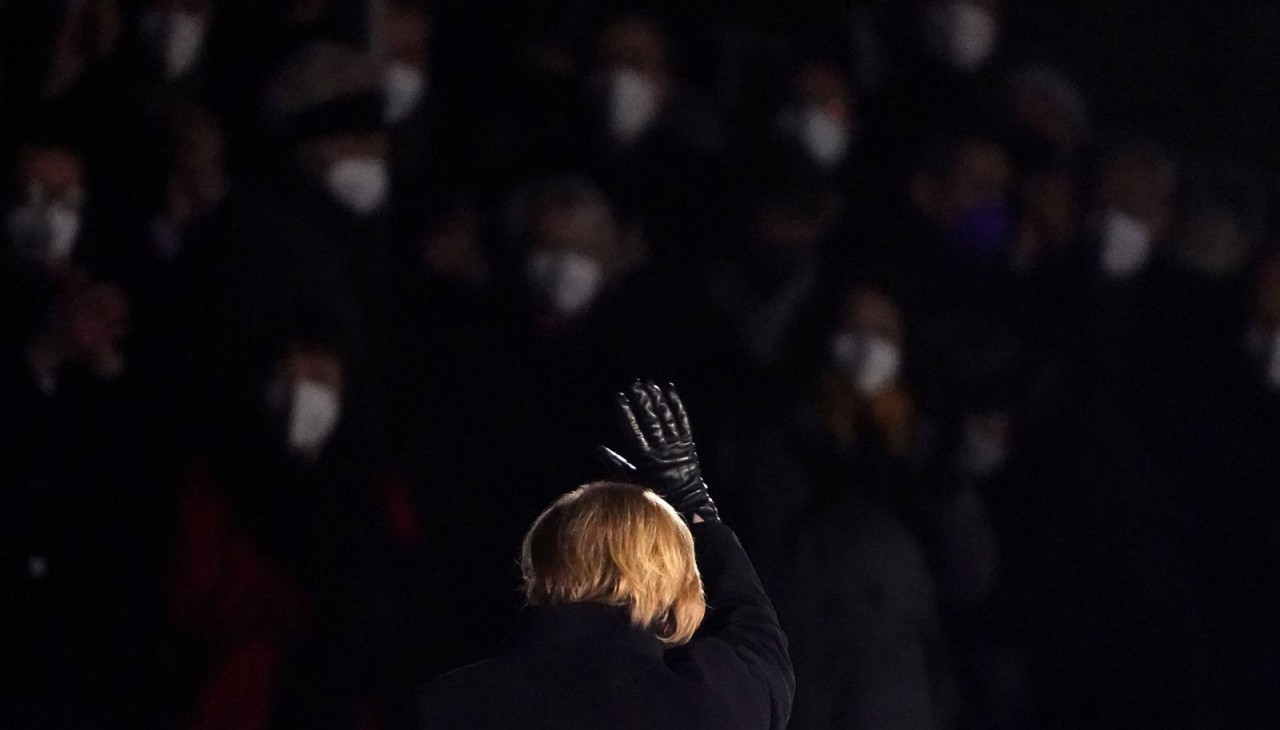 Những hình ảnh ấn tượng nhất năm 2021: Cạnh tranh nước lớn, ‘giặc’ Covid 19, thiên tai nổi giận và sự kiên cường của nhân loại