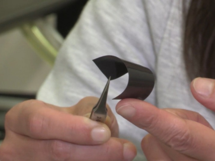 Phát minh pin mới tự ngăn cháy nổ