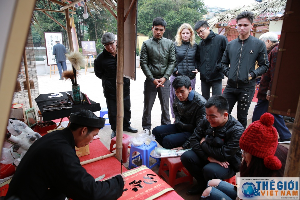 hoi chu xuan dinh dau 2017 mot khong gian van hoa