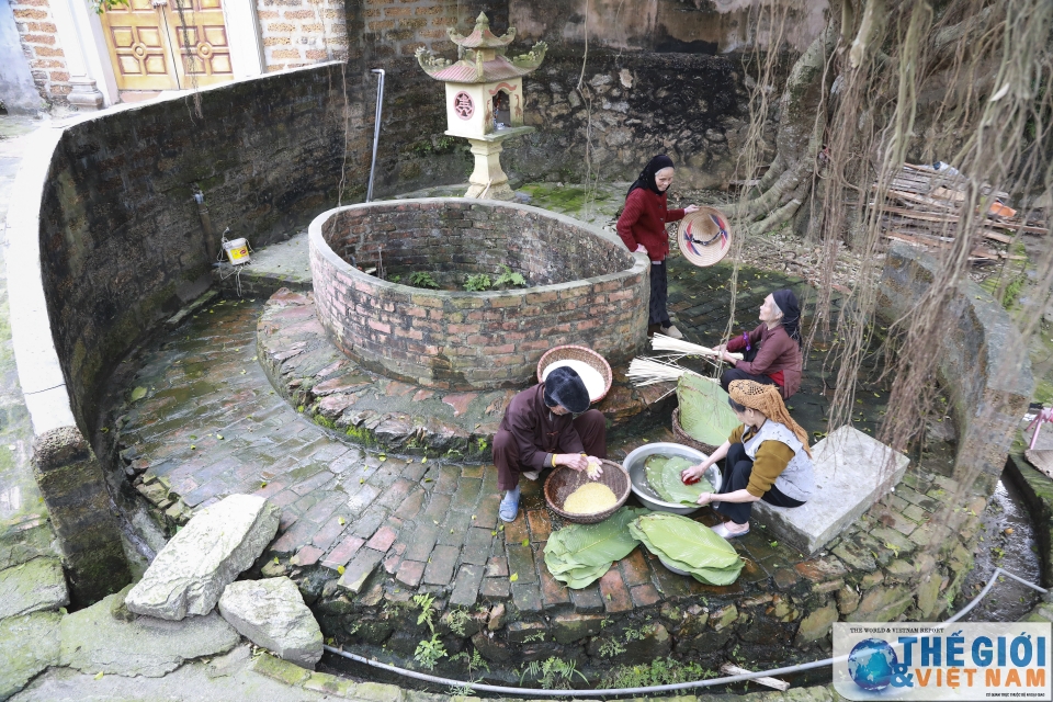 phong tuc goi banh chung don tet som o mot lang co ven do