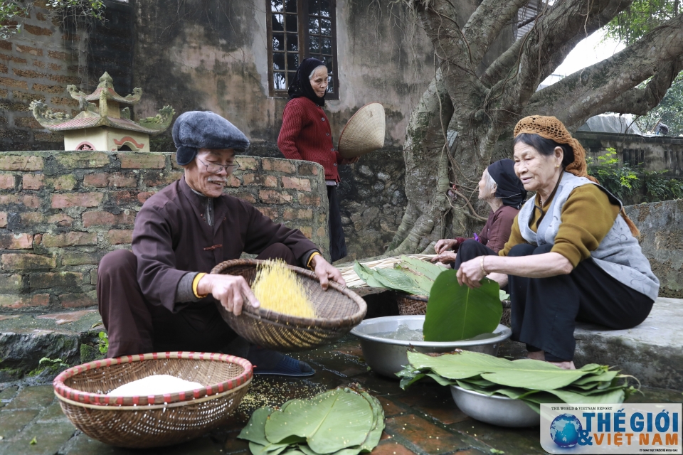 phong tuc goi banh chung don tet som o mot lang co ven do