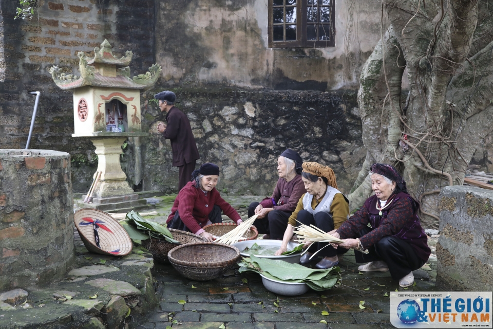 phong tuc goi banh chung don tet som o mot lang co ven do