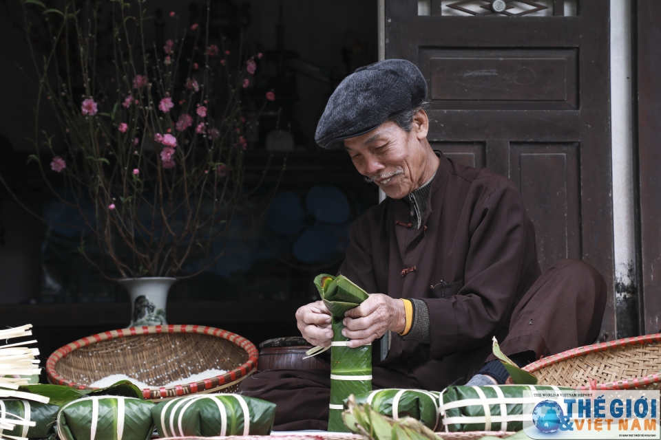phong tuc goi banh chung don tet som o mot lang co ven do