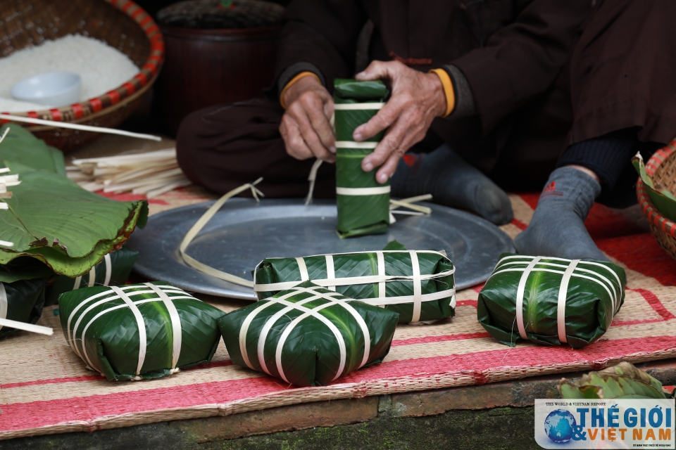 phong tuc goi banh chung don tet som o mot lang co ven do