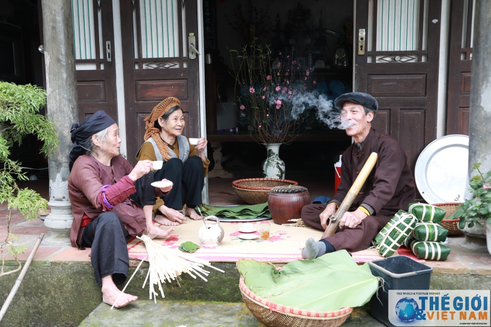 phong tuc goi banh chung don tet som o mot lang co ven do