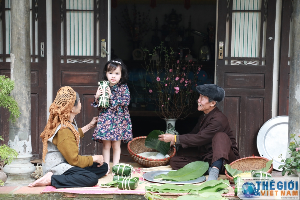 phong tuc goi banh chung don tet som o mot lang co ven do