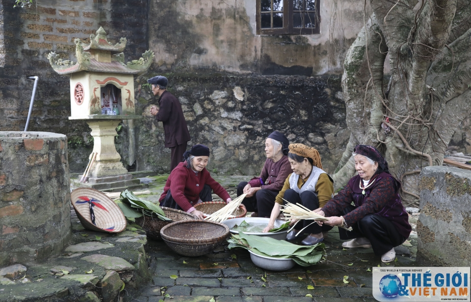 Phong tục gói bánh chưng đón Tết sớm ở một làng cổ ven đô