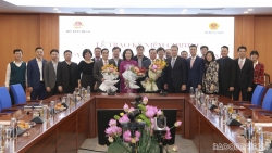 Bộ Ngoại giao trao tặng Kỷ niệm chương cho lãnh đạo Bộ Tài chính