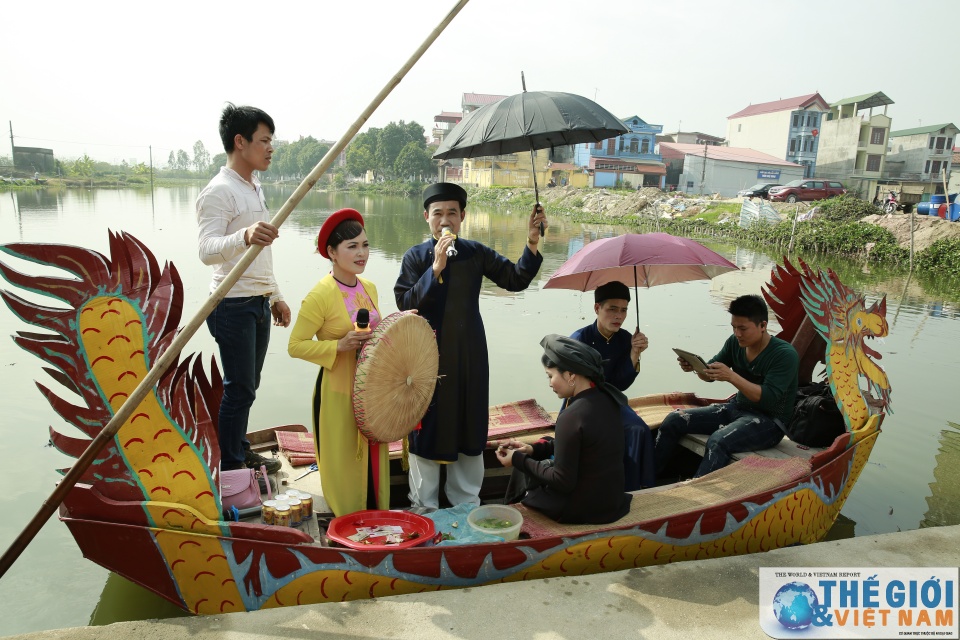 Đầu Xuân, du khách nô nức đổ về Hội Lim dau xuan du khach no nuc do ve hoi lim