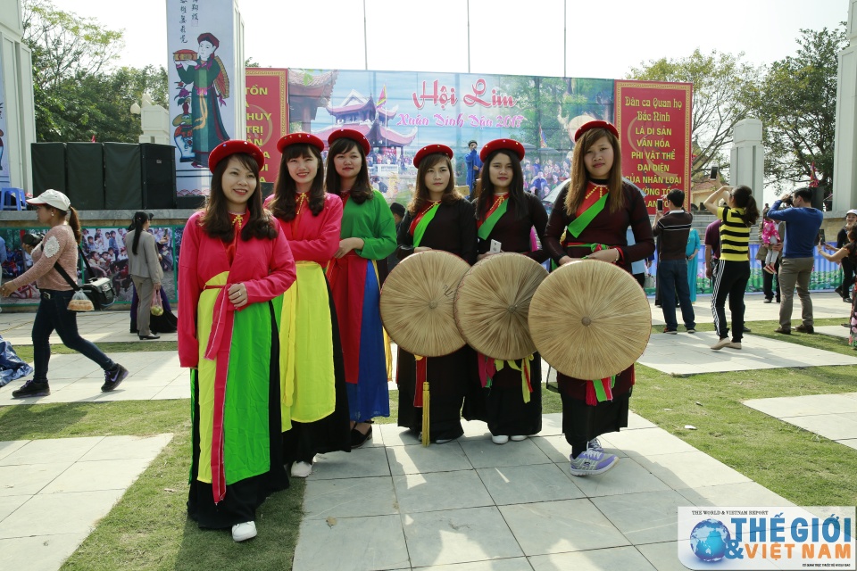 Đầu Xuân, du khách nô nức đổ về Hội Lim dau xuan du khach no nuc do ve hoi lim