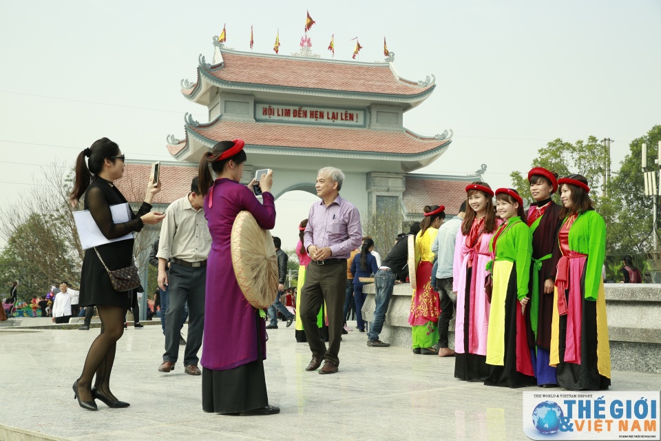 Đầu Xuân, du khách nô nức đổ về Hội Lim dau xuan du khach no nuc do ve hoi lim