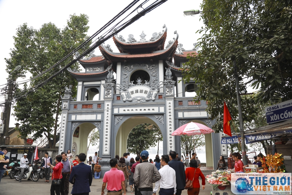 dau xuan ngoan canh phu tay ho