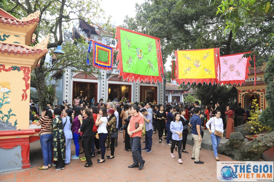 dau xuan ngoan canh phu tay ho