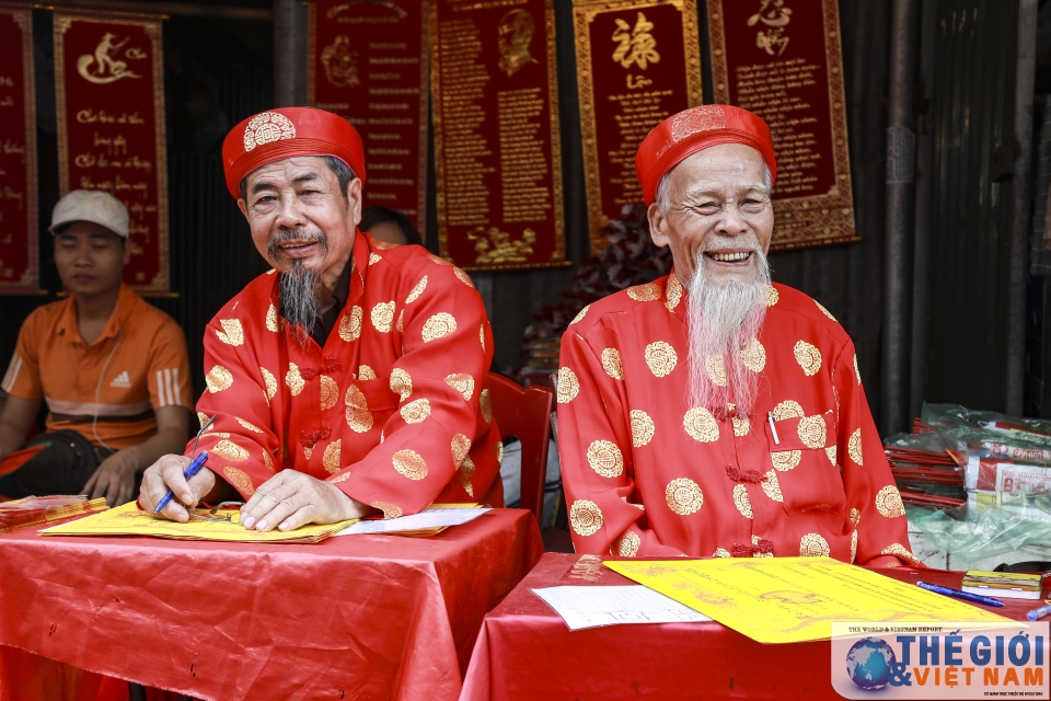 dau xuan ngoan canh phu tay ho