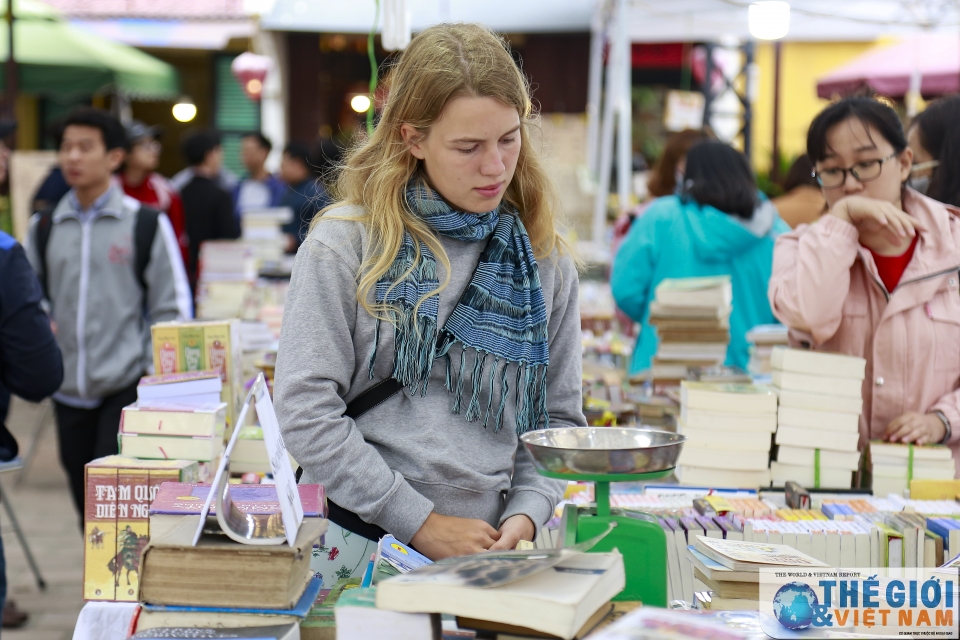 mua xuan cung nhau di hoi sach