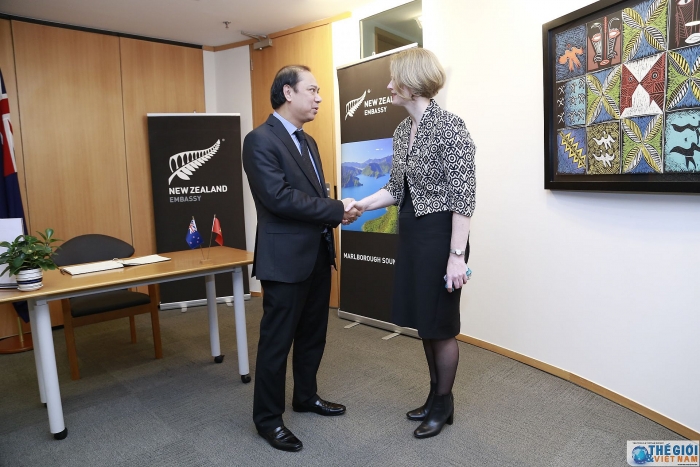 thu truong nguyen quoc dung ghi so tang vieng cuu thu tuong new zealand